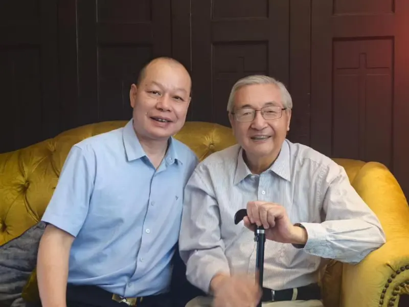Reunión con el académico de la CAS Xu Zhihong para explorar la tecnología de biofabricación de Anoectochilus y obtener su inscripción exclusiva para Xinquan Shibawan Ice Snow Anoectochilus